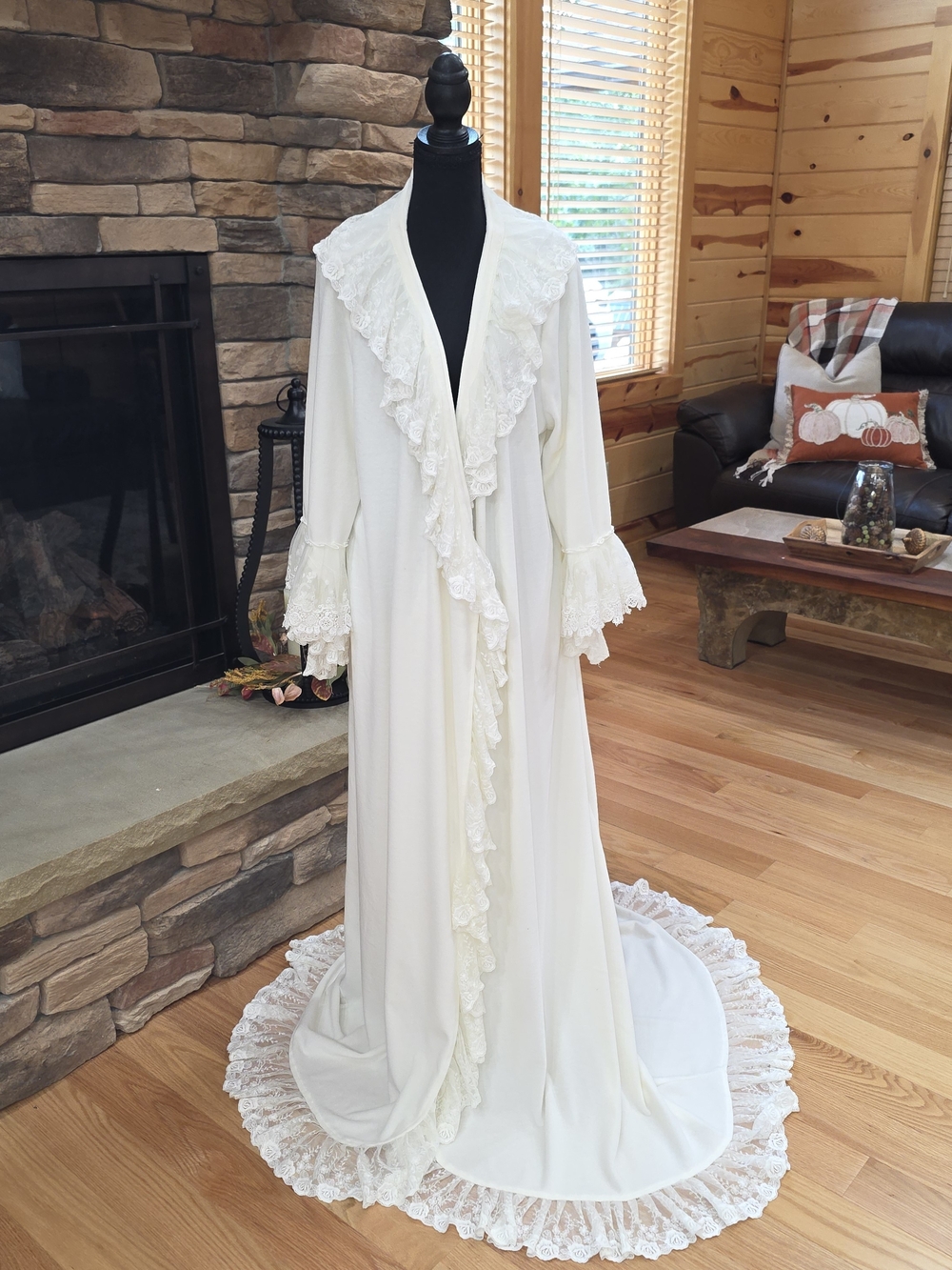 Hopeless Romantic Gothic Dressing Gown Sz Lg/Xl. Ivory. Christine Daae Phantom